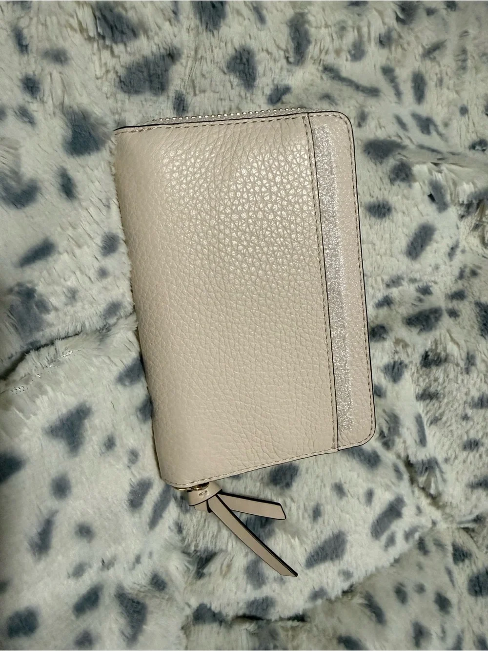 NWOT Kate Spade Knott Wallet in Milk Glass